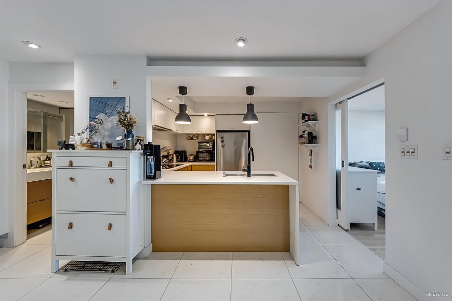 304 2525 Blenheim Street Vancouver, BC - 4