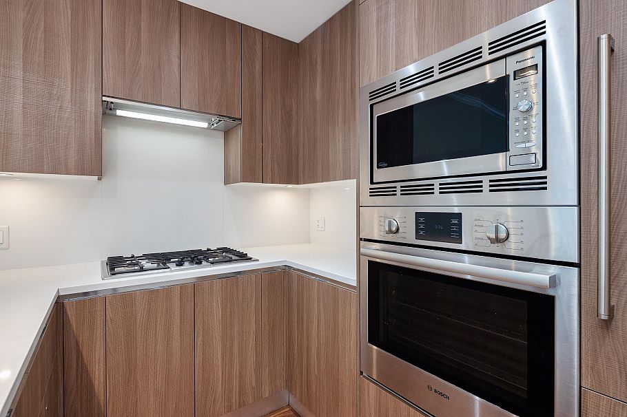 305 185 Victory Ship Way North Vancouver, BC - 12