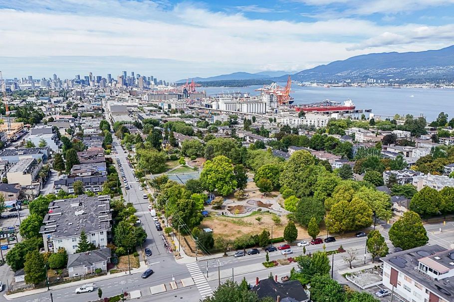 2554 Dundas Street Vancouver, BC - 27