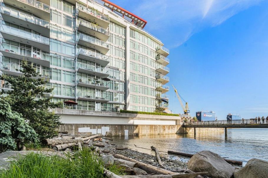 305 185 Victory Ship Way North Vancouver, BC - 24