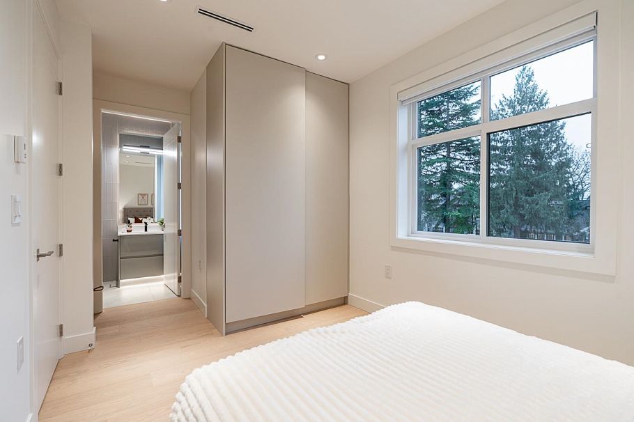 2565 W 2nd Avenue Vancouver, BC - 22