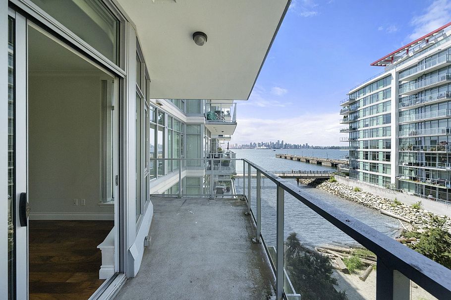 305 185 Victory Ship Way North Vancouver, BC - 1