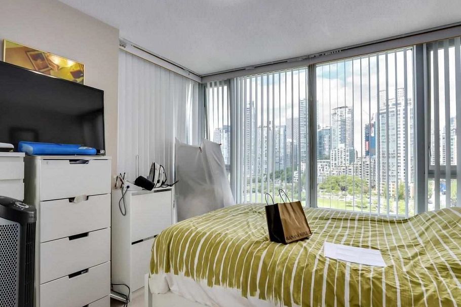 1601 1383 Marinaside Crescent Vancouver, BC - 13