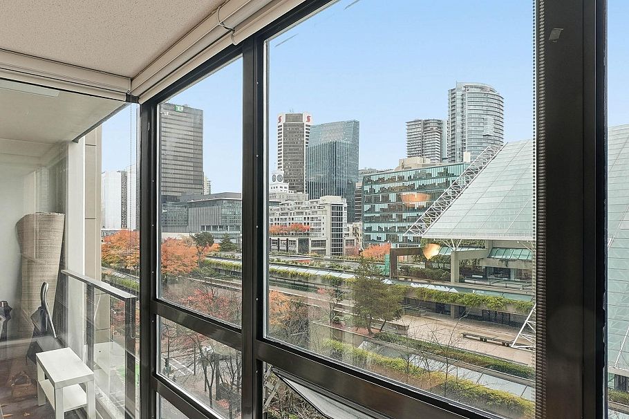 602 933 Hornby Street Vancouver, BC - 3