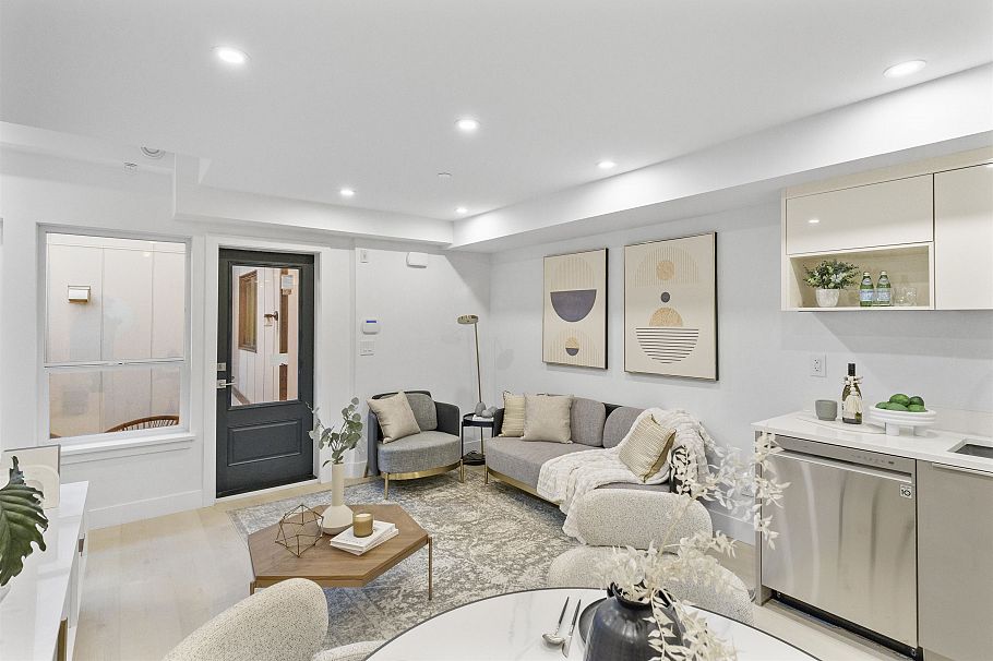 2 434 E 1st Street North Vancouver, BC - 32