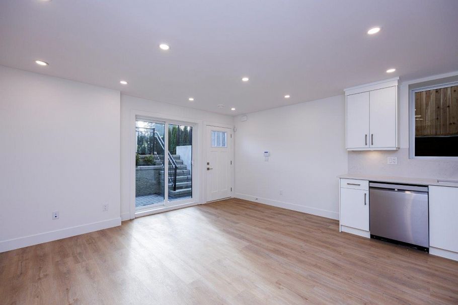 254 E 18th Street North Vancouver, BC - 37