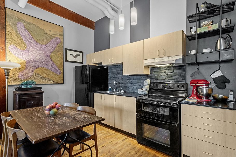 121 2556 E Hastings Street Vancouver, BC - 9