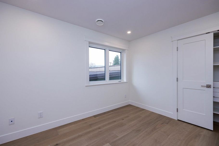 254 E 18th Street North Vancouver, BC - 25