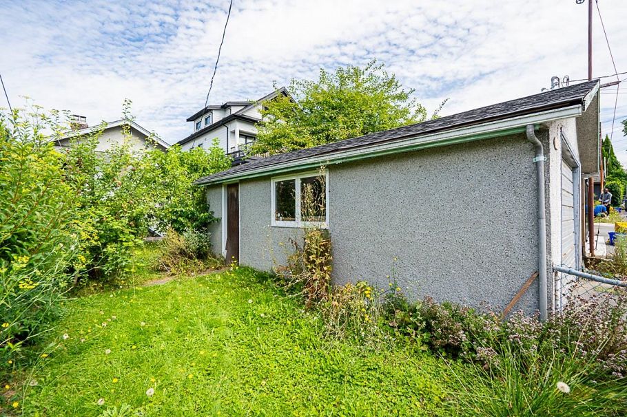 2554 Dundas Street Vancouver, BC - 15