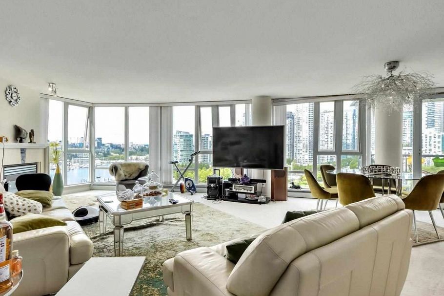 1601 1383 Marinaside Crescent Vancouver, BC - 2