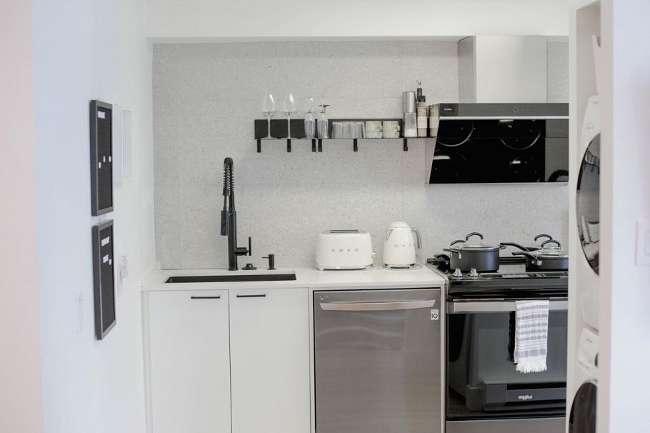 805 1166 Melville Street Vancouver, BC - 9