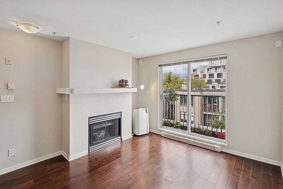 311 3727 W 10th Avenue Vancouver, BC - 4