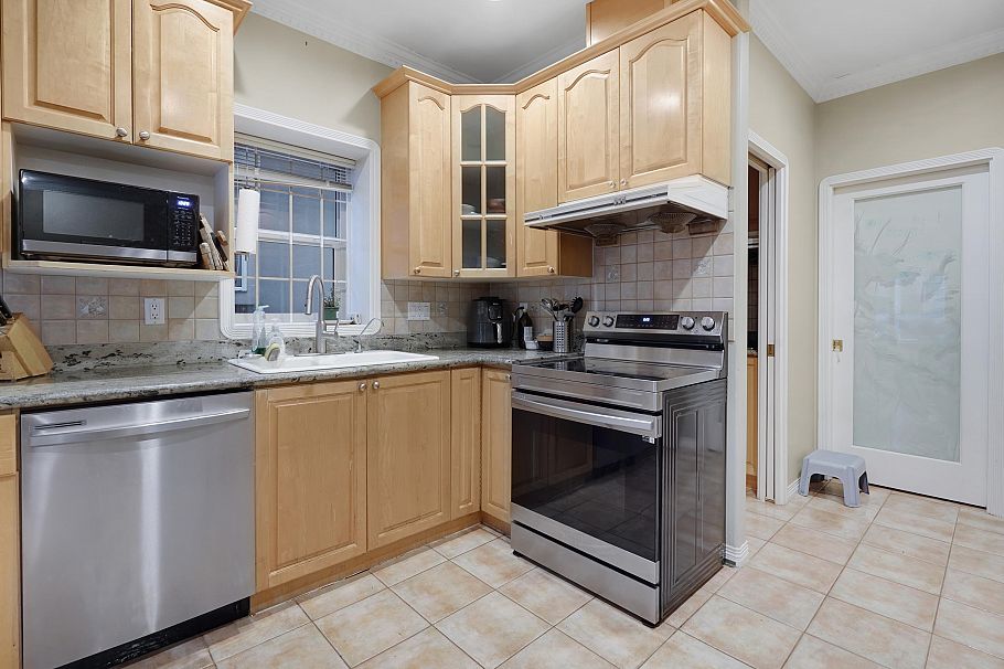 3263 W 38th Avenue Vancouver, BC - 12