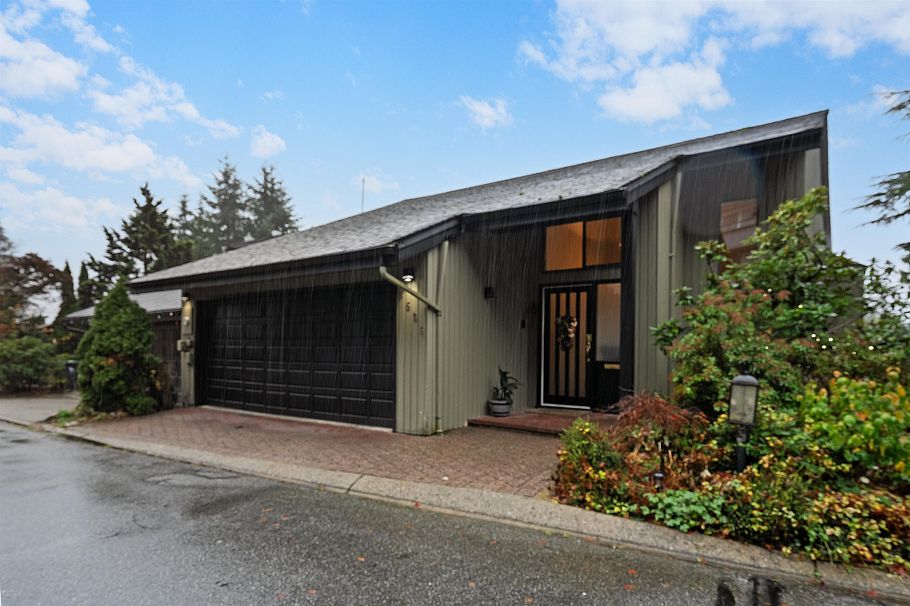 5625 Eagle Court North Vancouver, BC - 2