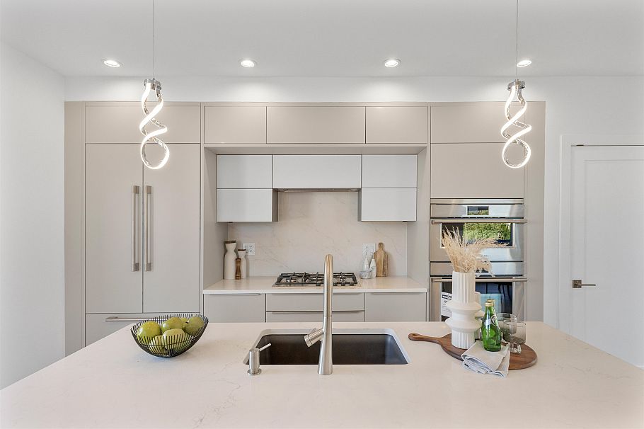 2 434 E 1st Street North Vancouver, BC - 3