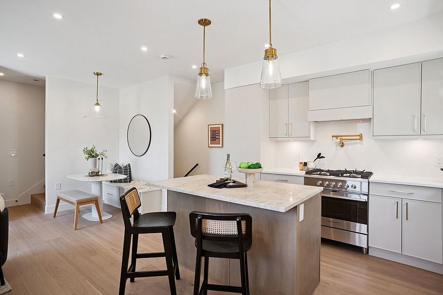 1 1915 E 3rd Avenue Vancouver, BC - 11