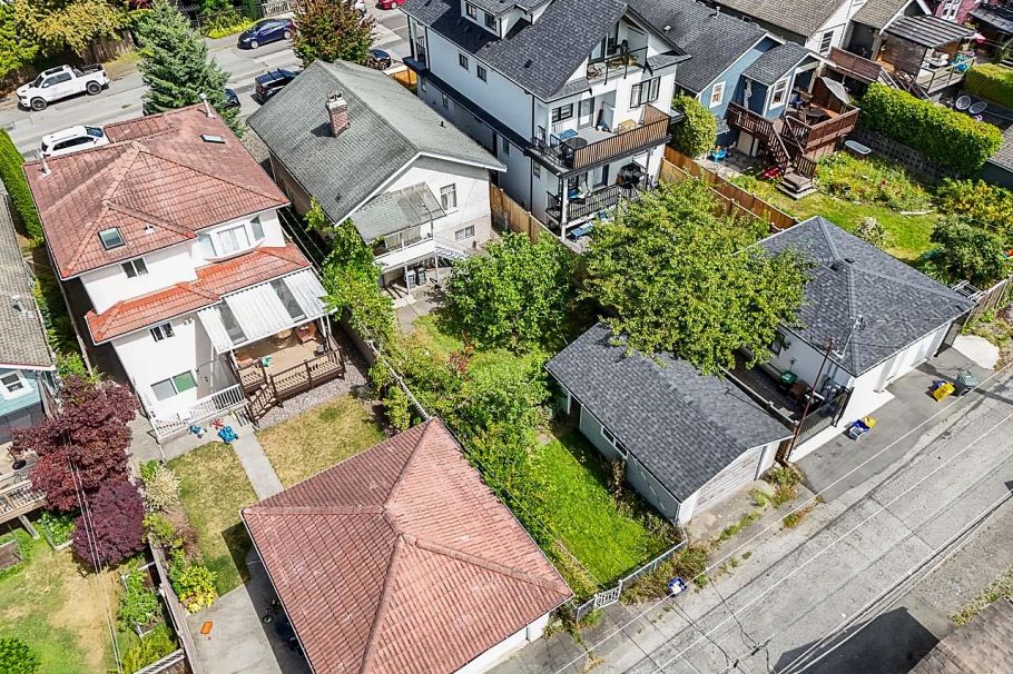 2554 Dundas Street Vancouver, BC - 21