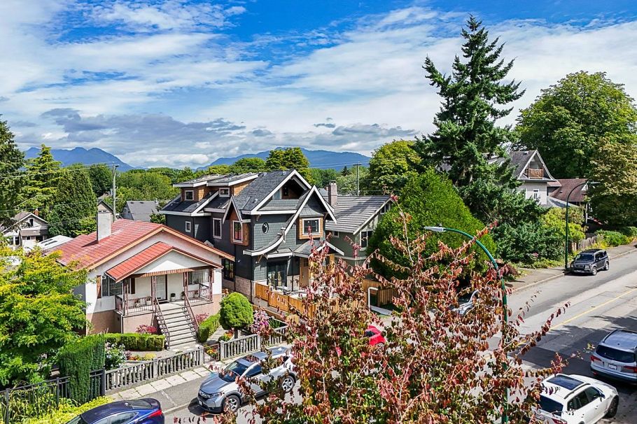 2554 Dundas Street Vancouver, BC - 36