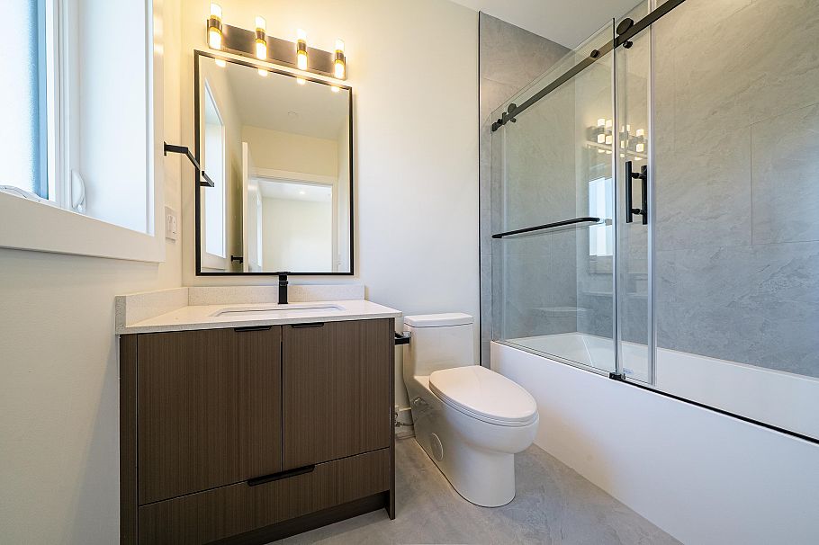 2837 W 31st Avenue Vancouver, BC - 32