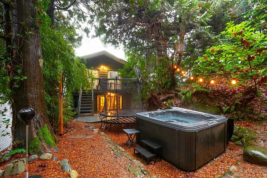 2711 Panorama Drive North Vancouver, BC - 38