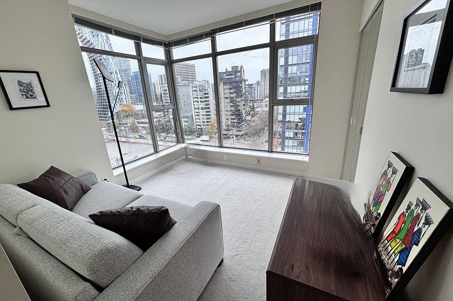 1204 1710 Bayshore Drive Vancouver, BC - 2