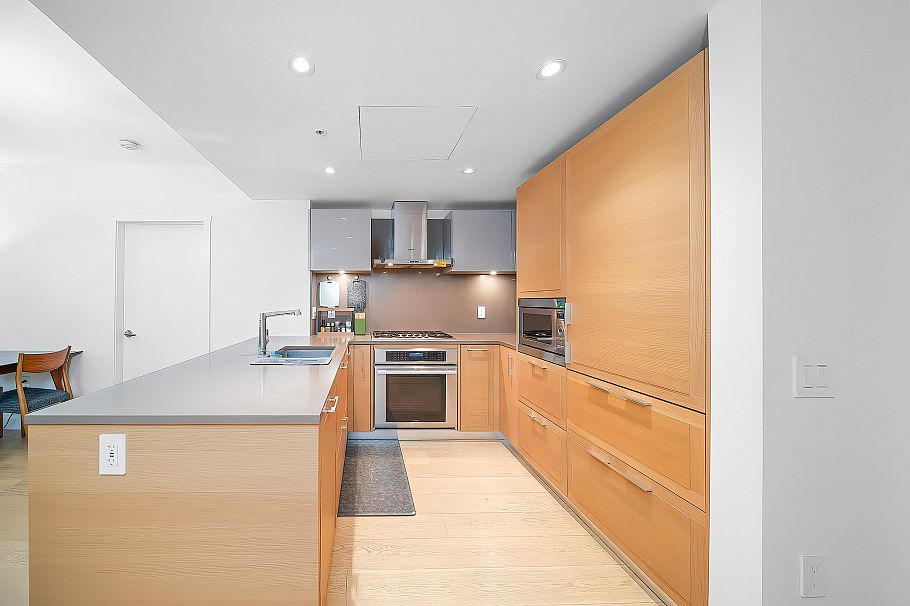 311 7228 Adera Street Vancouver, BC - 9