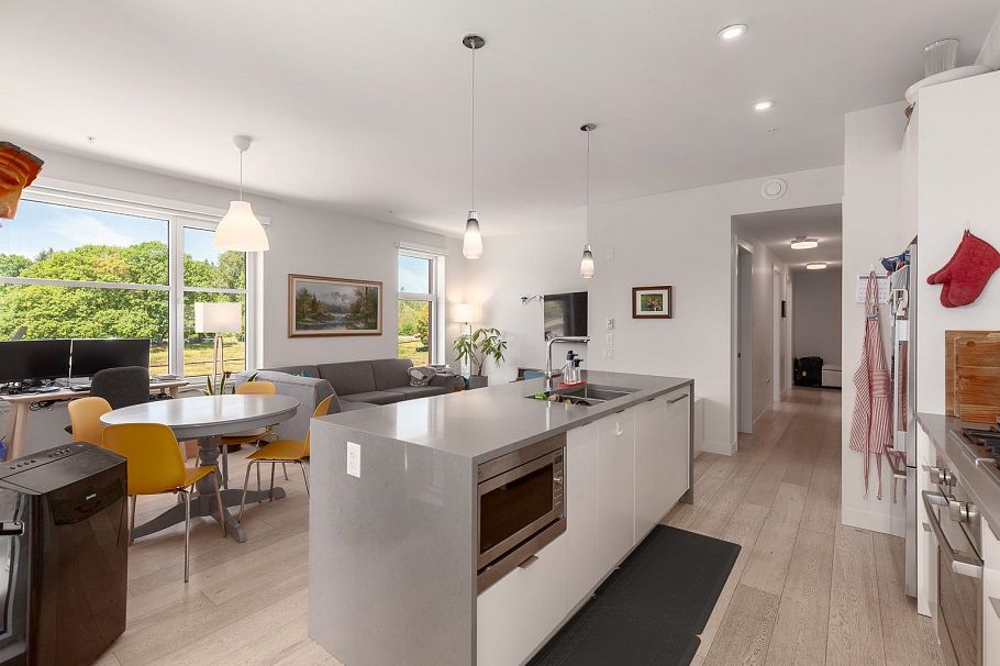 301 108 E 35th Avenue Vancouver, BC - 5