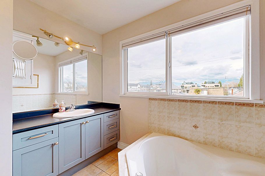 163 W 26th Avenue Vancouver, BC - 37