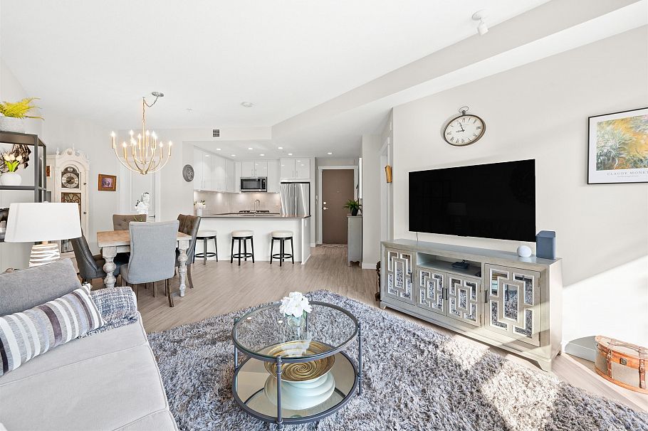 101 2632 Library Lane North Vancouver, BC - 17