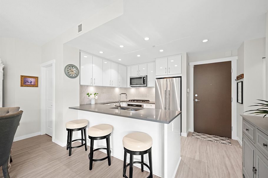 101 2632 Library Lane North Vancouver, BC - 8