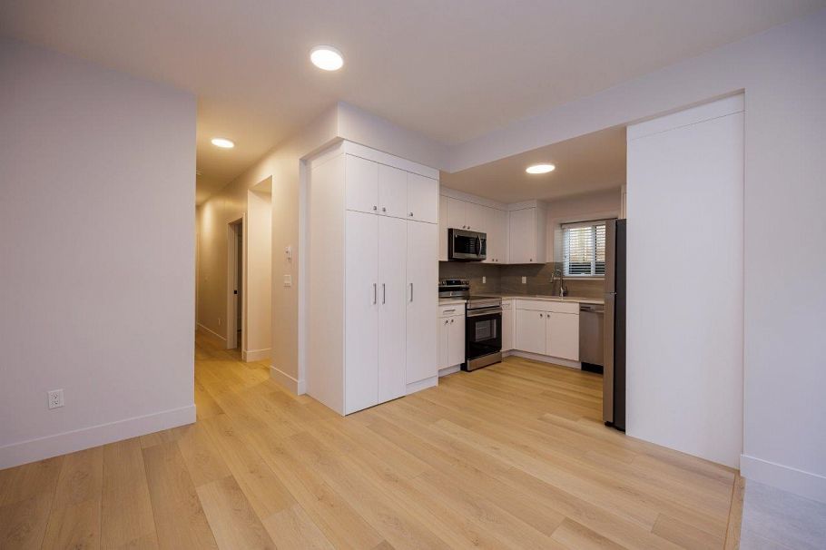 229 E 22nd Street North Vancouver, BC - 35