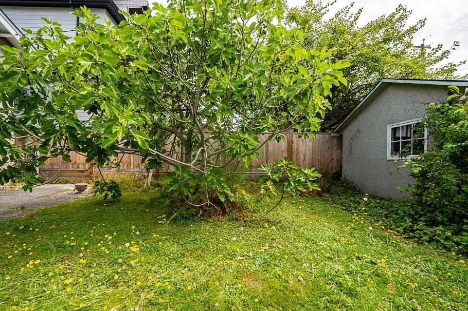 2554 Dundas Street Vancouver, BC - 12