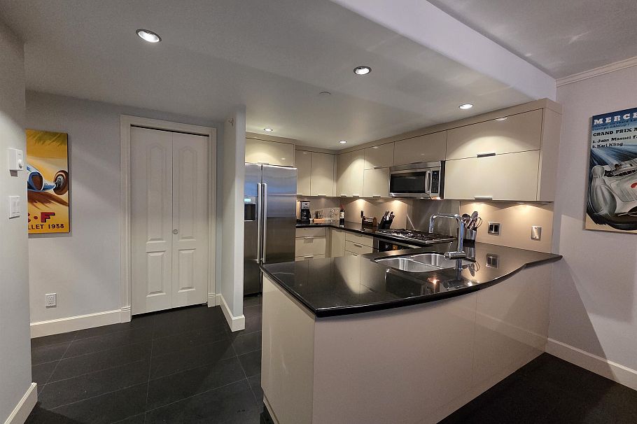 405 535 Nicola Street Vancouver, BC - 2