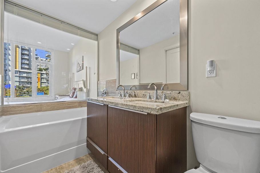 617 8677 Capstan Way Richmond, BC - 11