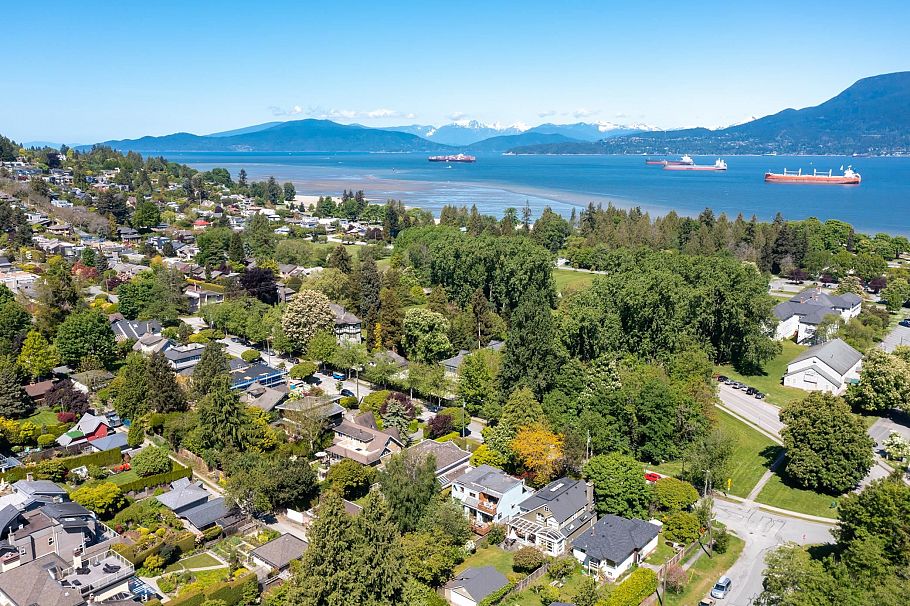 4316 W 2nd Avenue Vancouver, BC - 3