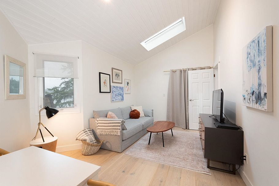 2711 Panorama Drive North Vancouver, BC - 27