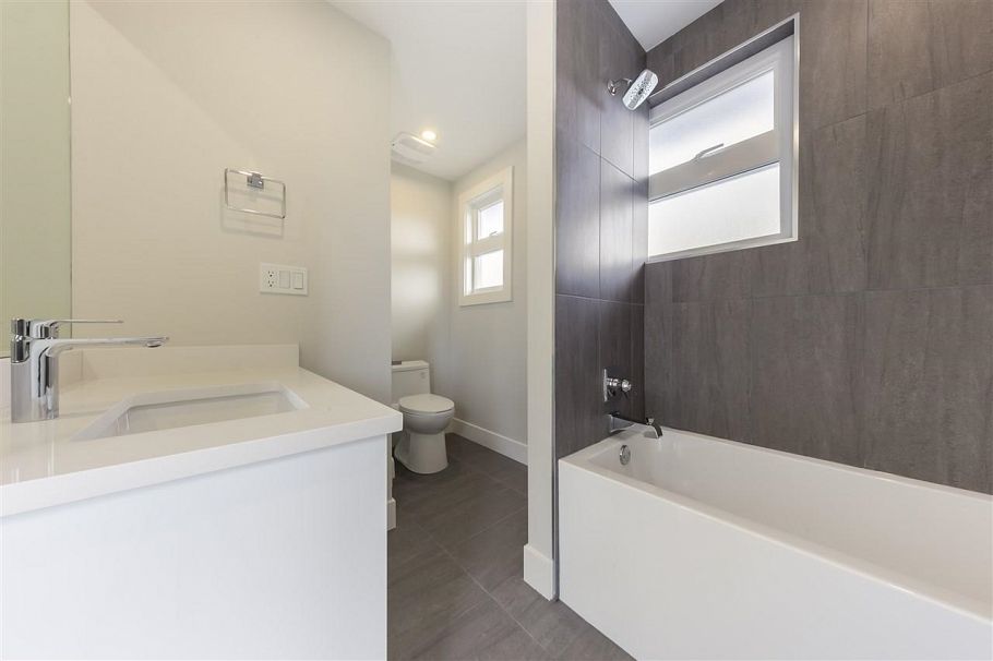 1222 E 12th Avenue Vancouver, BC - 13