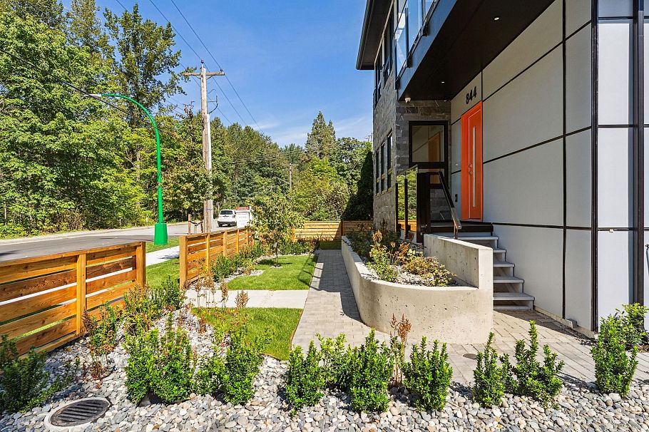 844 St. Denis Avenue North Vancouver, BC - 27