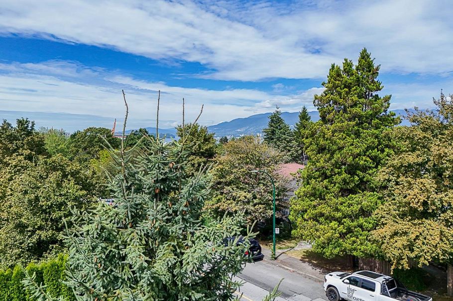 2554 Dundas Street Vancouver, BC - 38