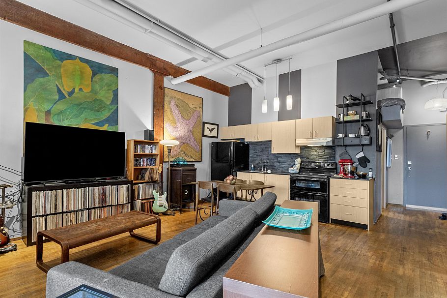 121 2556 E Hastings Street Vancouver, BC - 4