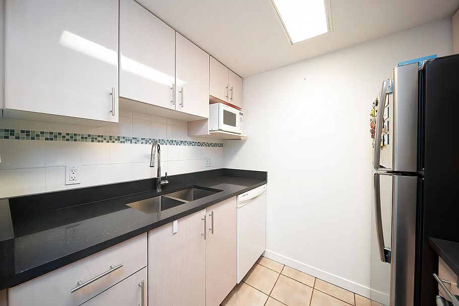 2303 1188 Howe Street Vancouver, BC - 10