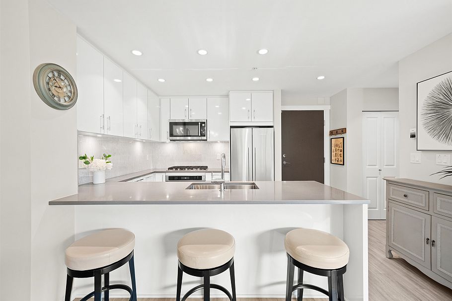 101 2632 Library Lane North Vancouver, BC - 9