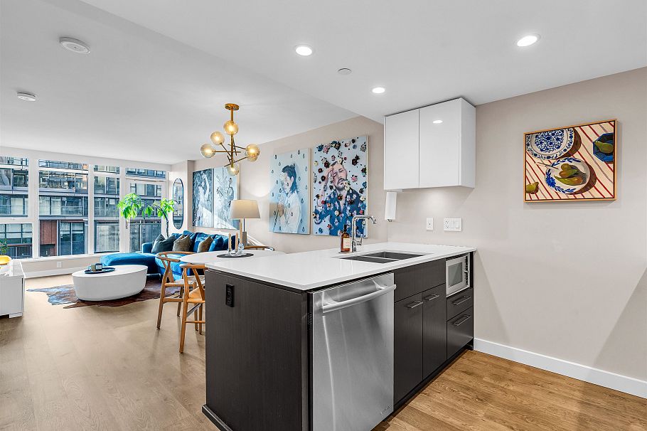 306 1618 Quebec Street Vancouver, BC - 2