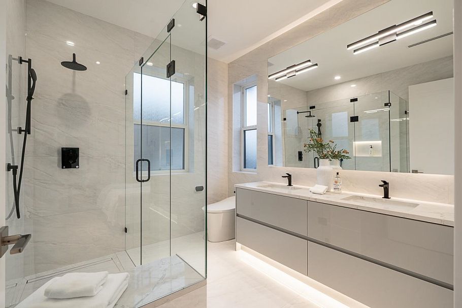 2565 W 2nd Avenue Vancouver, BC - 17