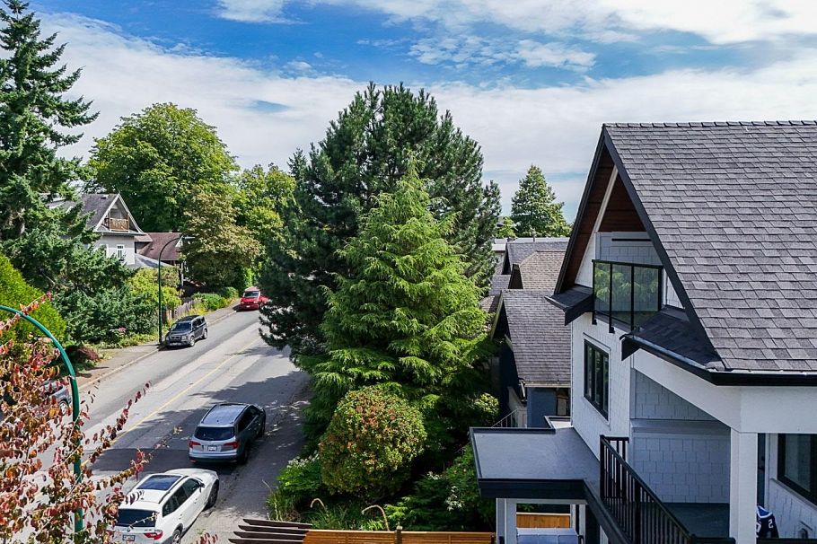 2554 Dundas Street Vancouver, BC - 35