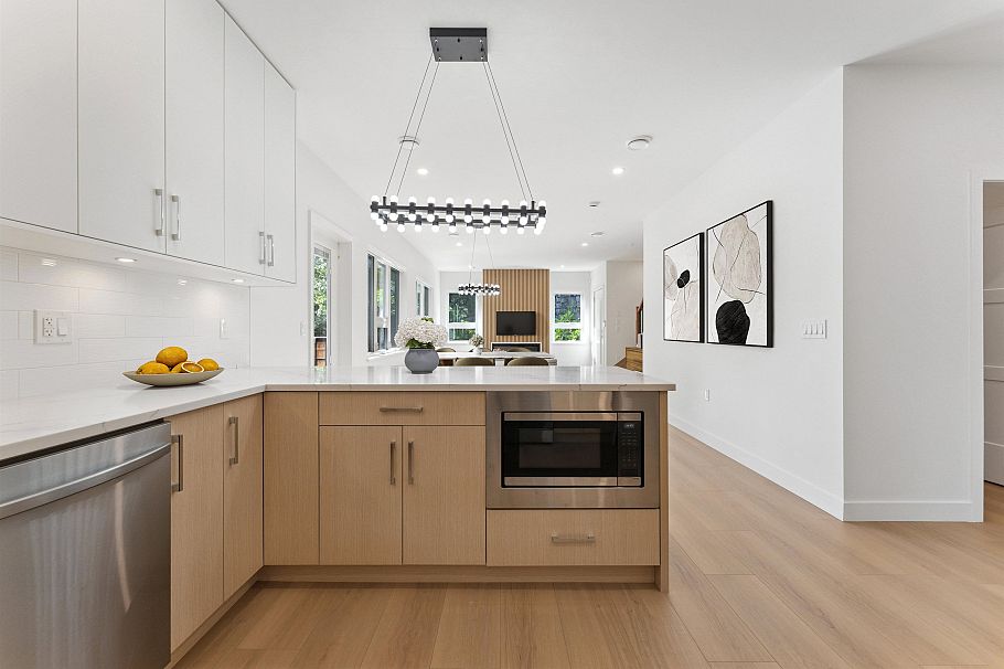 842 St. Denis Avenue North Vancouver, BC - 8