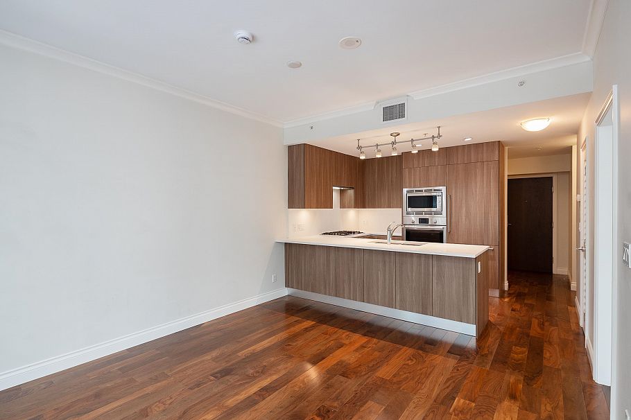 305 185 Victory Ship Way North Vancouver, BC - 10