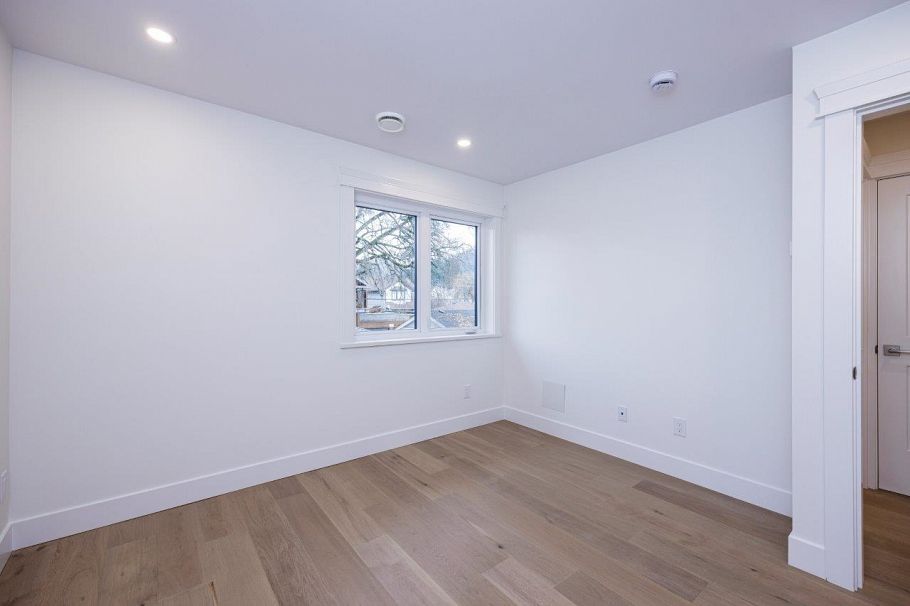 254 E 18th Street North Vancouver, BC - 26