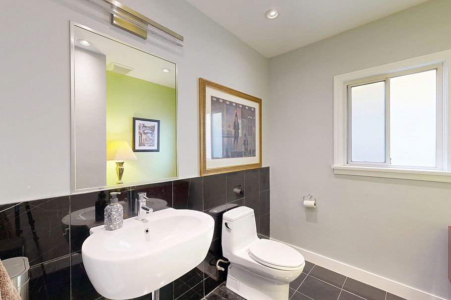 163 W 26th Avenue Vancouver, BC - 32