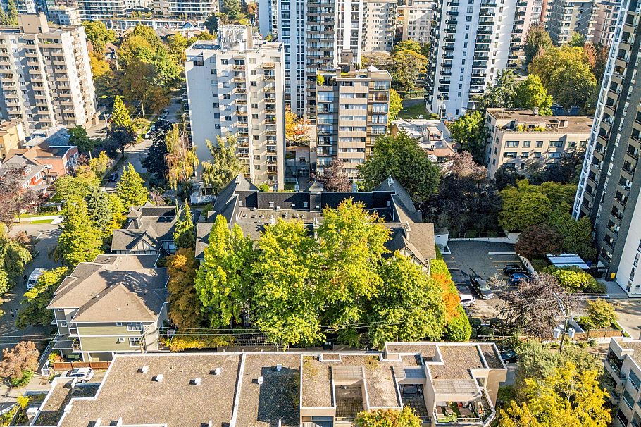 207 1388 Nelson Street Vancouver, BC - 23